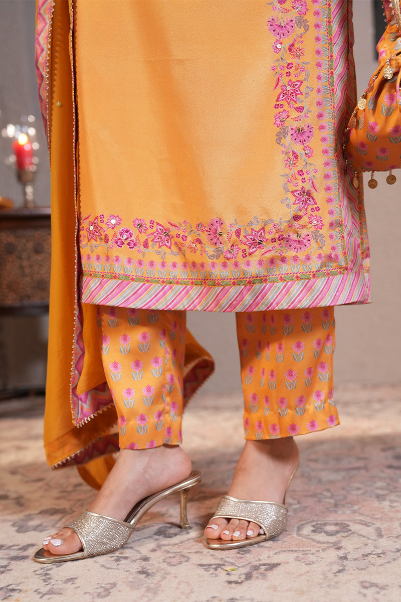 Mehreen Gulabi Kurta Set With Dupatta