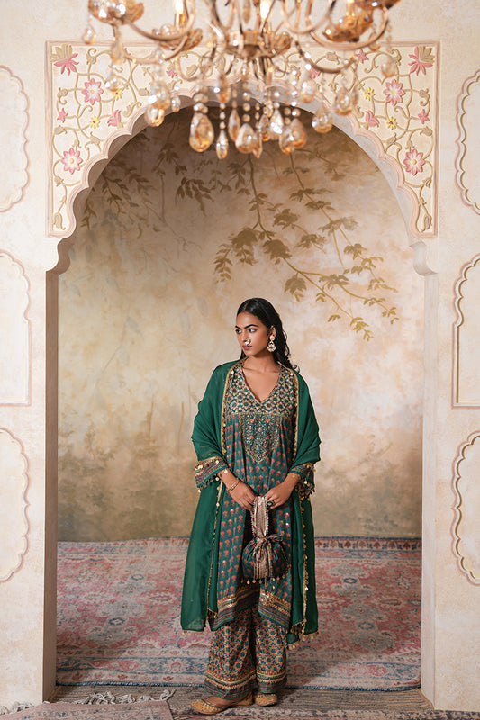 Gulnaz Sitara Kurta Set With Dupatta