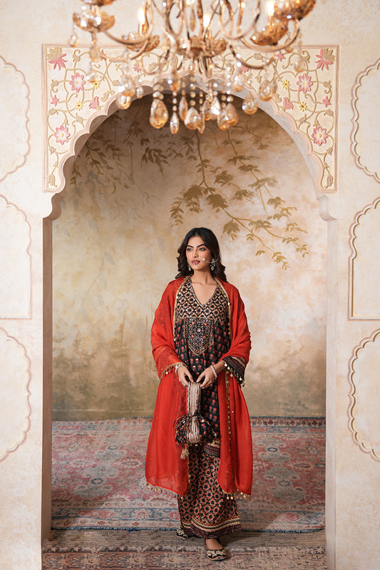 Siyah Sitara Kurta Set With Dupatta